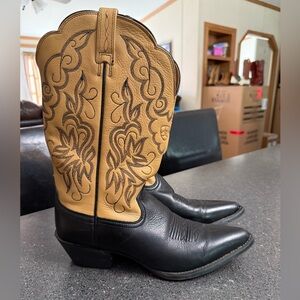 Ariat Heritage Black and Tan Leather Western Cowboy Boots size 9B Womens.